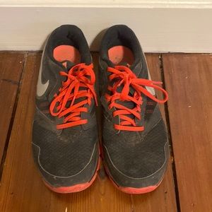 Nike red and black tennis shoes size 11